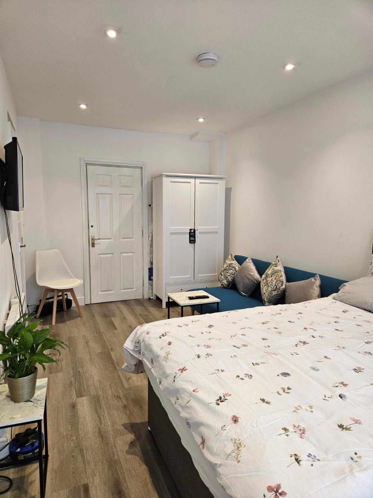 Apartment Brand New Private Annex Guest *